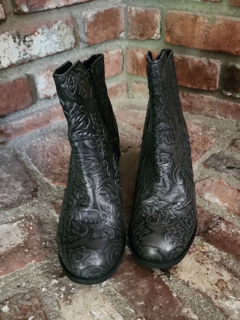 Sterling River Brown Embossed Floral Western Ankle Boots Size 9 - Picture 2 of 8